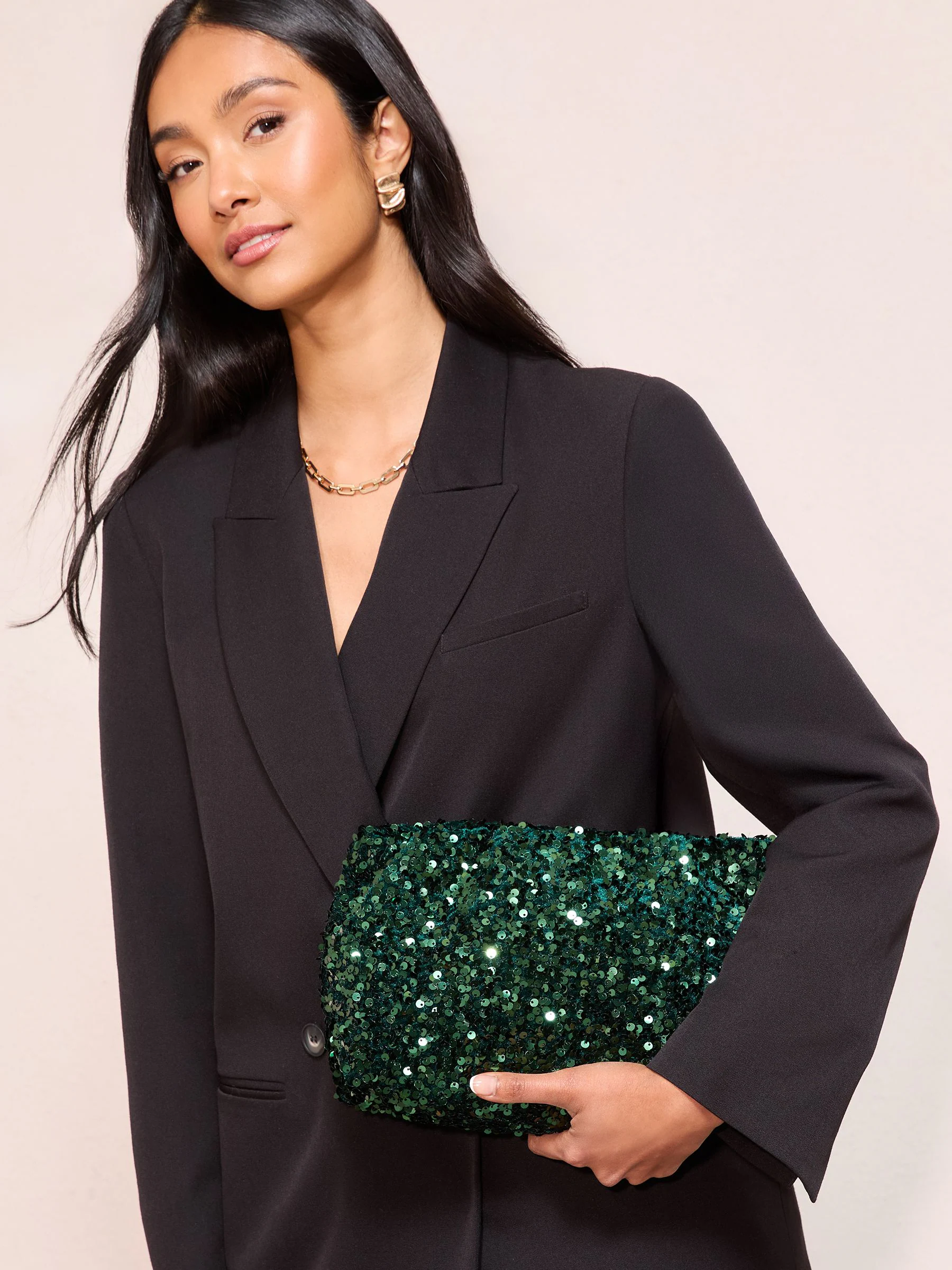 Zilveren lovertjes - Friends Like These Scrunch Clutch Bag