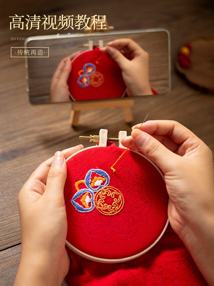 Embroidery Kingdom - DIY borduurpakket met hangende kwastjes (verschillende ontwerpen)
