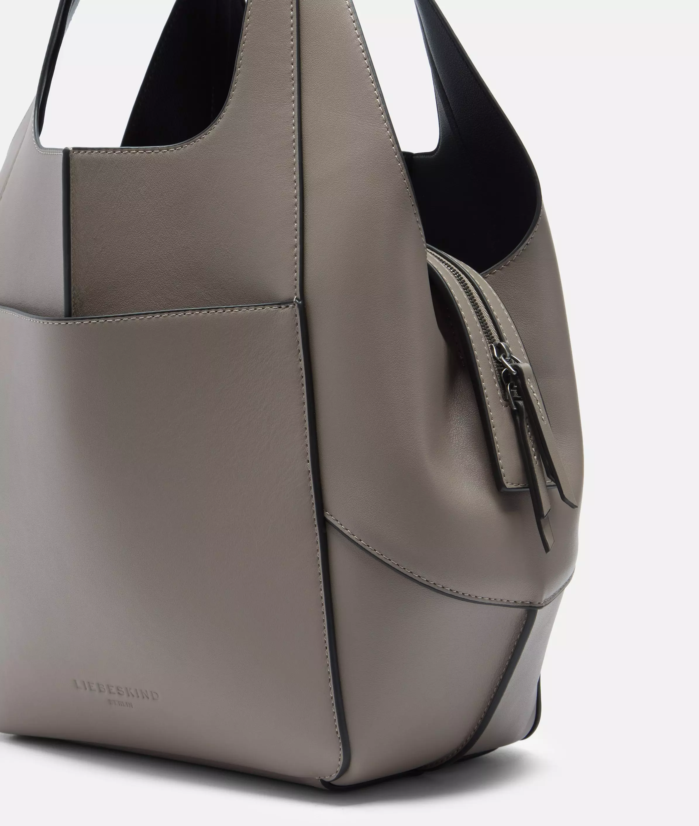 Lilly Tote M Spacious bag made from soft nappa leather