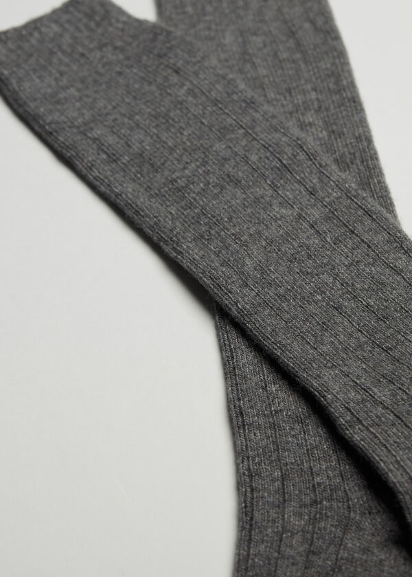 Meias compridas caneladas masculinas em lã e cashmere.