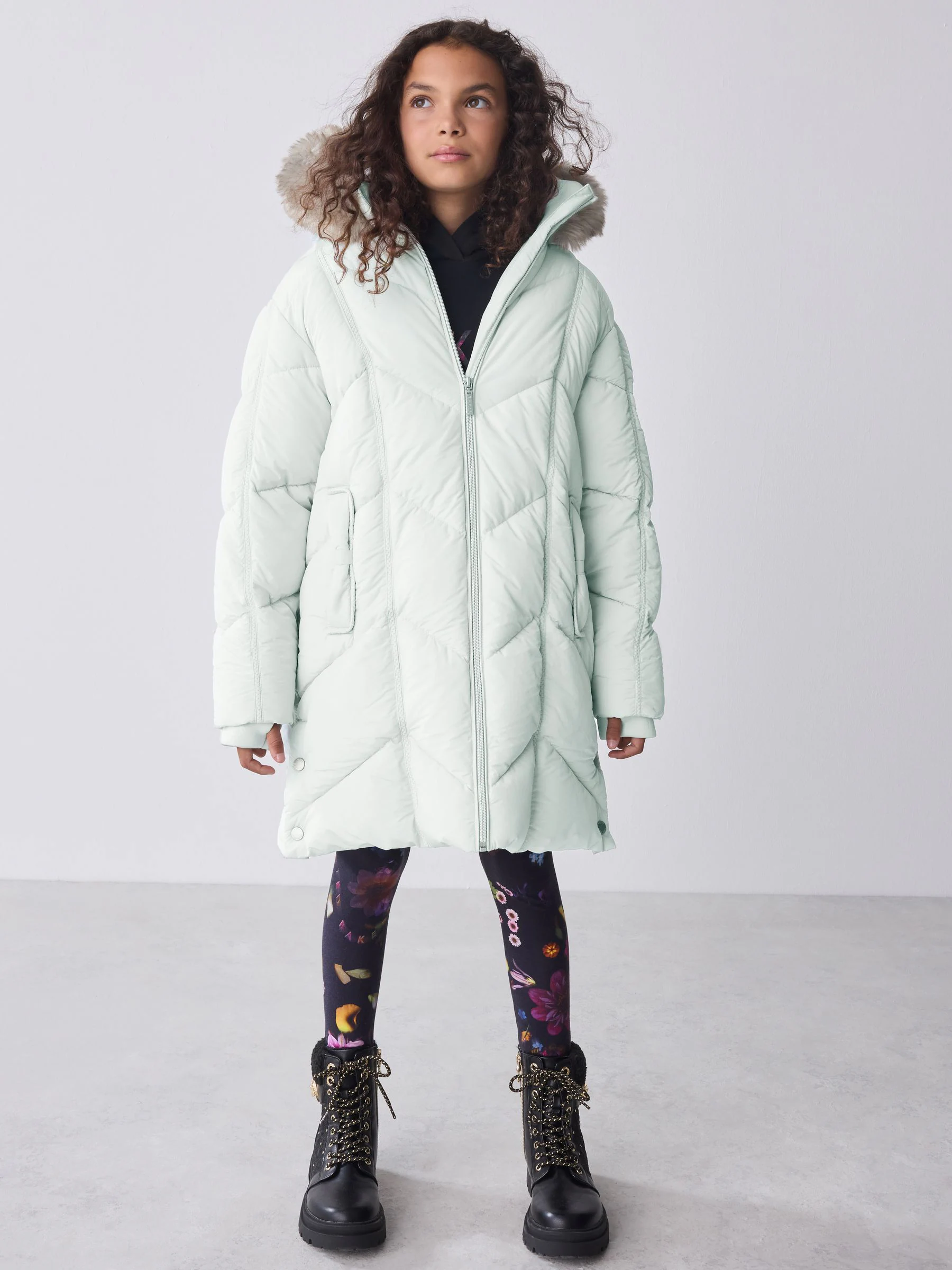Mintgroen - Baker by Ted Baker - Regenbestendige gewatteerde jas met strikzak en V-vormige print