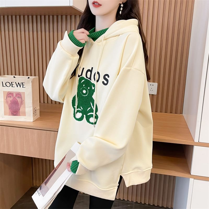 Honey River - Oversized hoodie met geborduurde beer