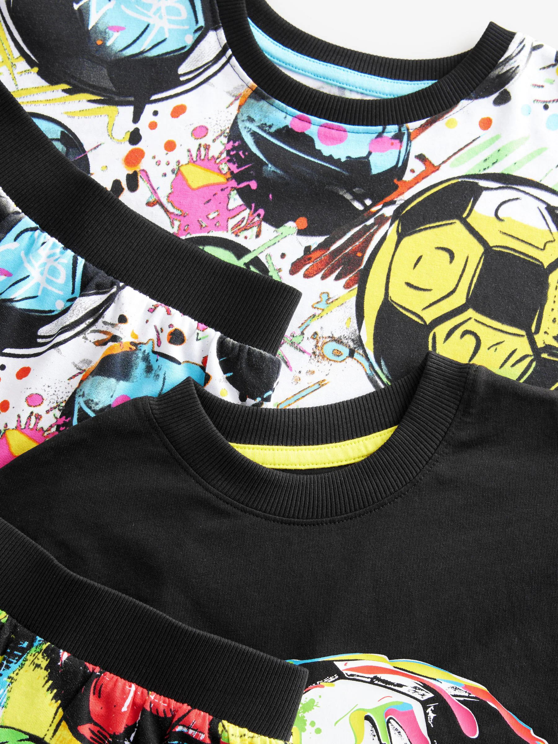 Zwart/ Felkleurige voetbal met meerdere kleuren - Set van 2 pyjama's met short (3-16 jr)