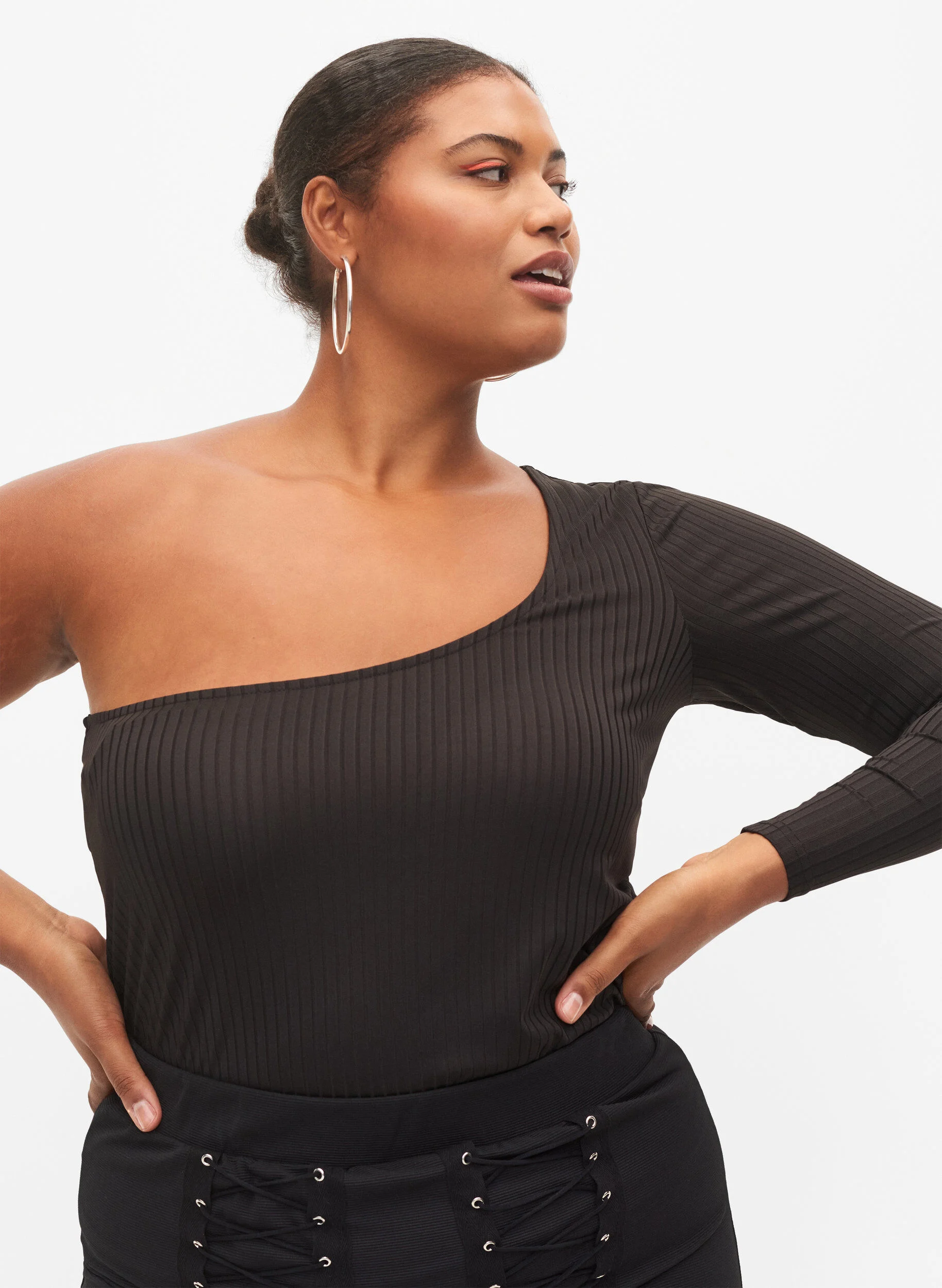 One-shoulder bluse