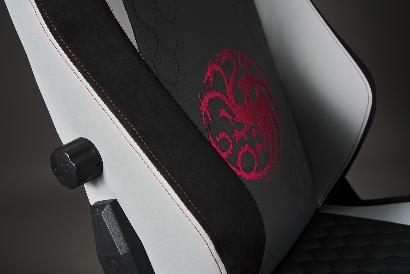 Apollon Collector / House Of The Dragon Black seat + grey/red
