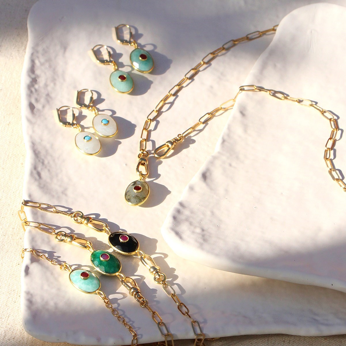 Boucles oeil amazonite dorées à l'or fin 24k DEVA
