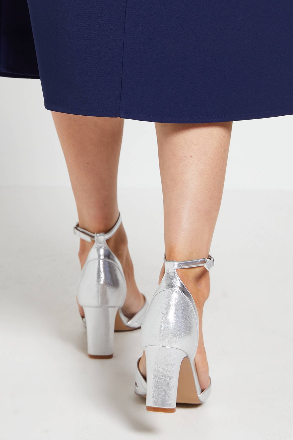 Wallis Sandales Maria À Talons Hauts Carrés Avec Brides Croisées En Matières Mixtes Métallisées