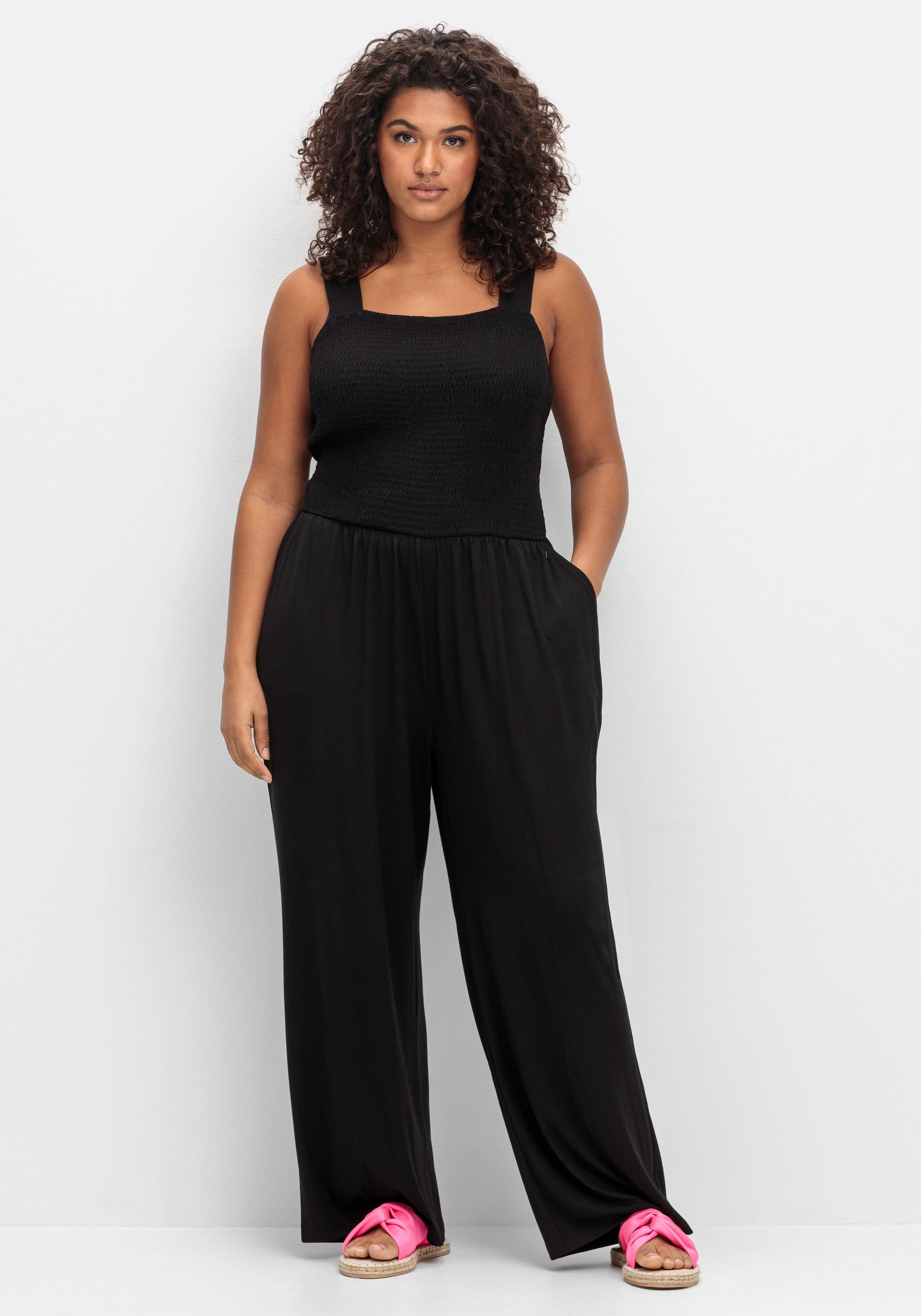 Jumpsuit mit Smok-Oberteil und weitem Bein