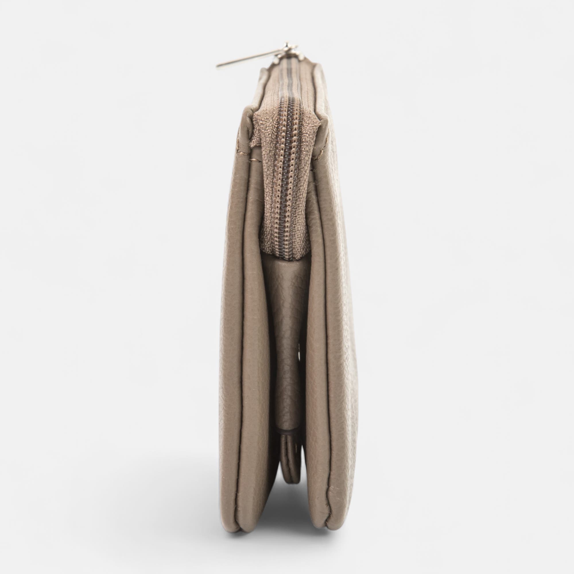 Petite maroquinerie en cuir taupe