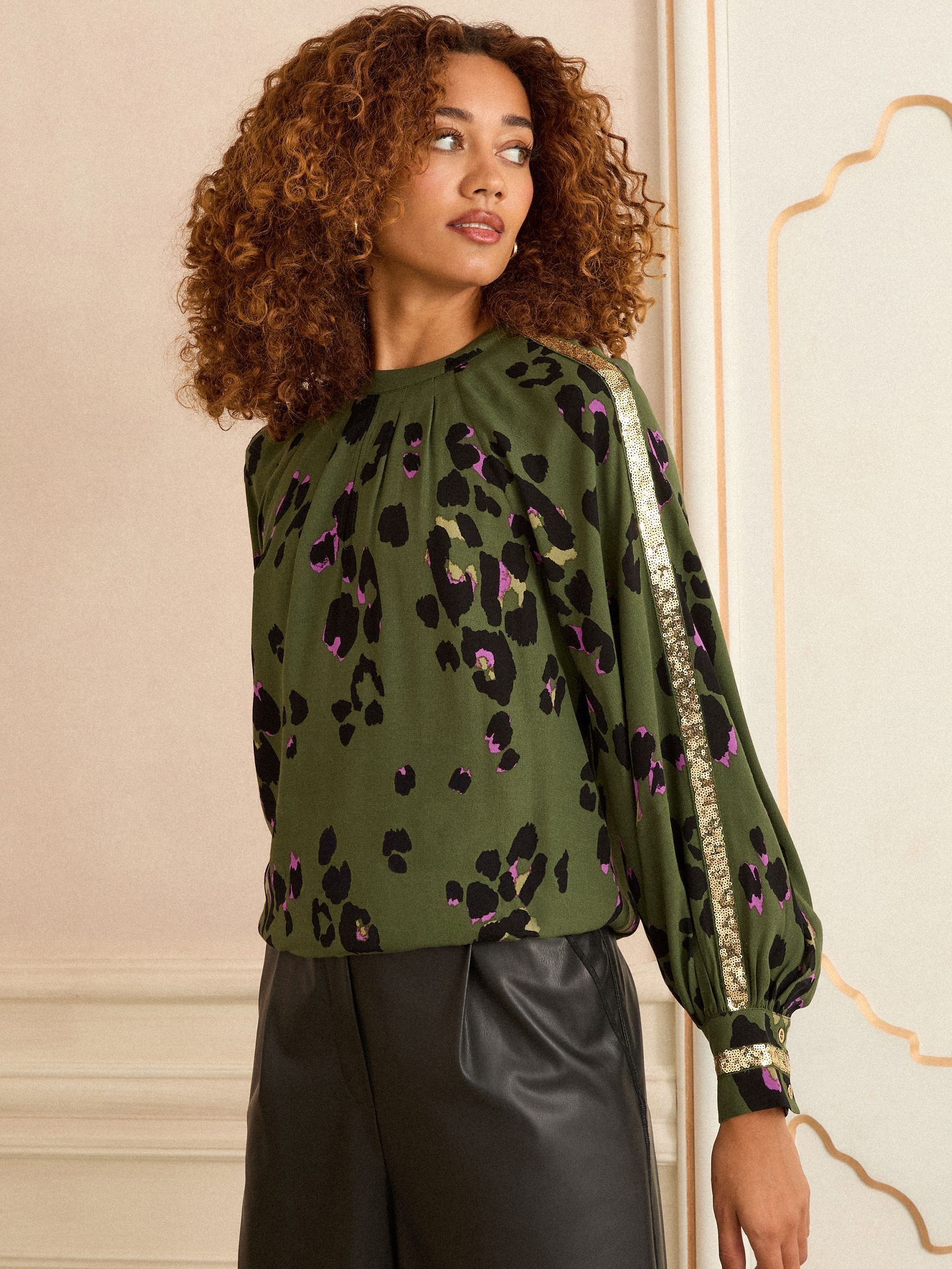 Kakigroen dierenprint - Love & Roses Crew Neck Long Sleeve Sequin Trim Blouse