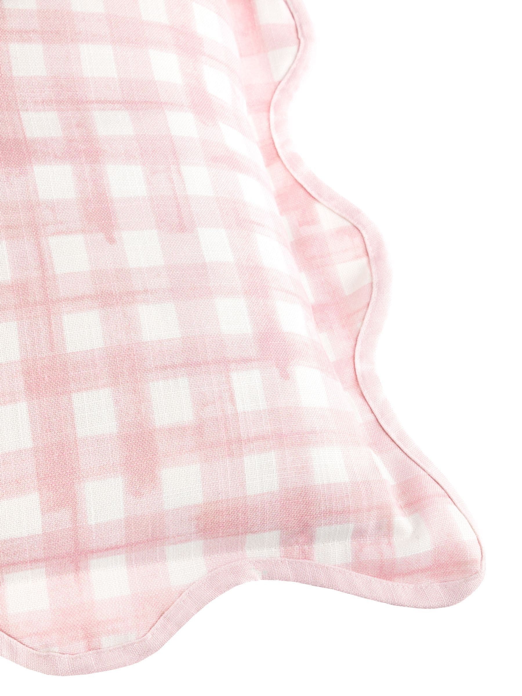 furn. Scallop Edge Gingham Cushion