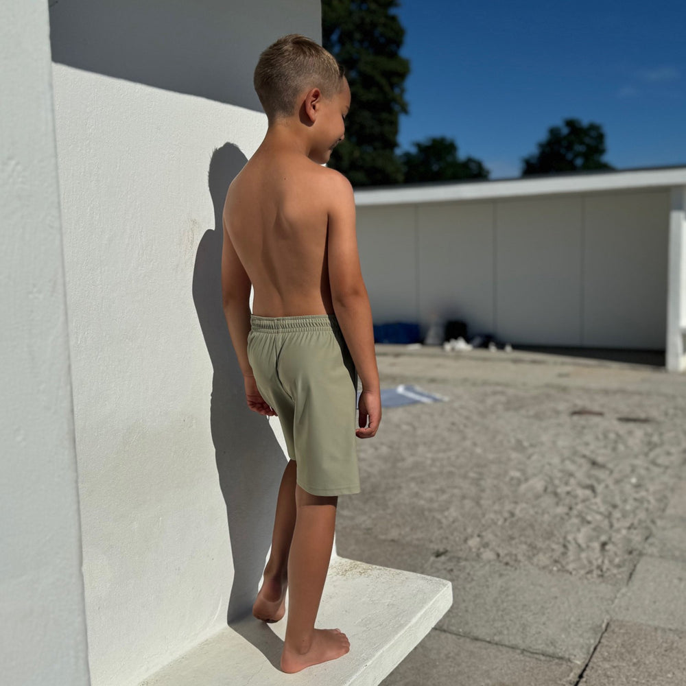 Køb Petit Crabe Olive Alex Badeshorts
