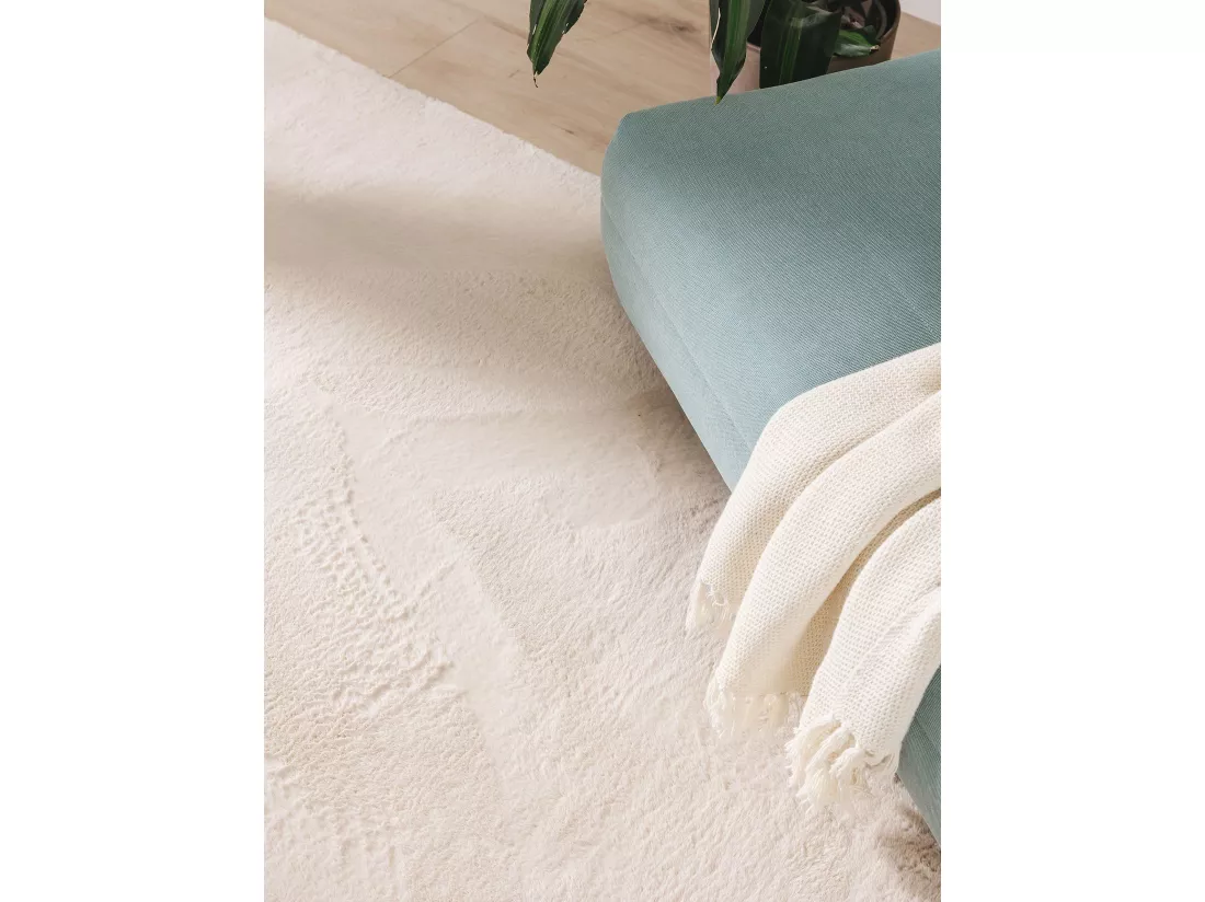 Tapis en fausse fourrure Furry Beige 160x230 cm