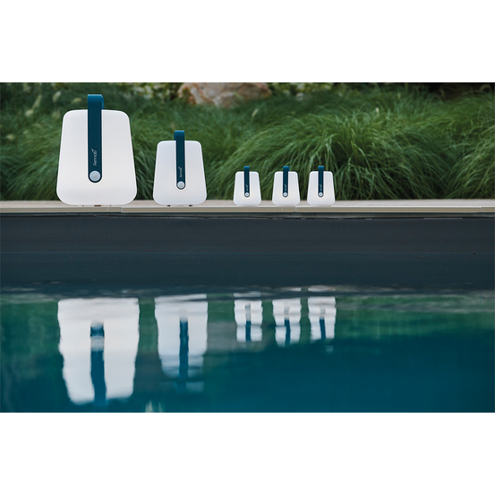 Lampe nomade Balad en plastique bleu acapulco - H.38xD.28 cm