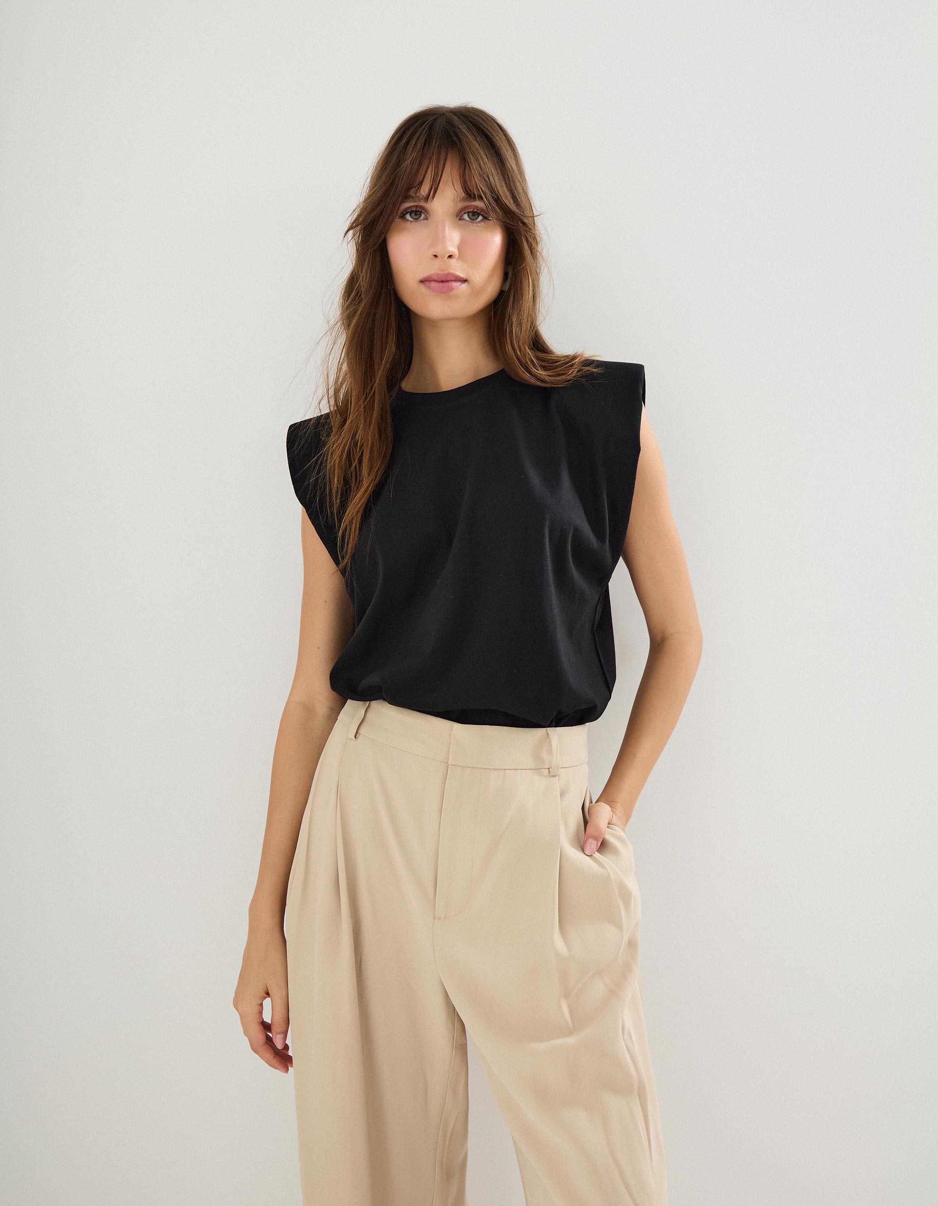 T-shirt com Ombreiras, Mulher, Preto