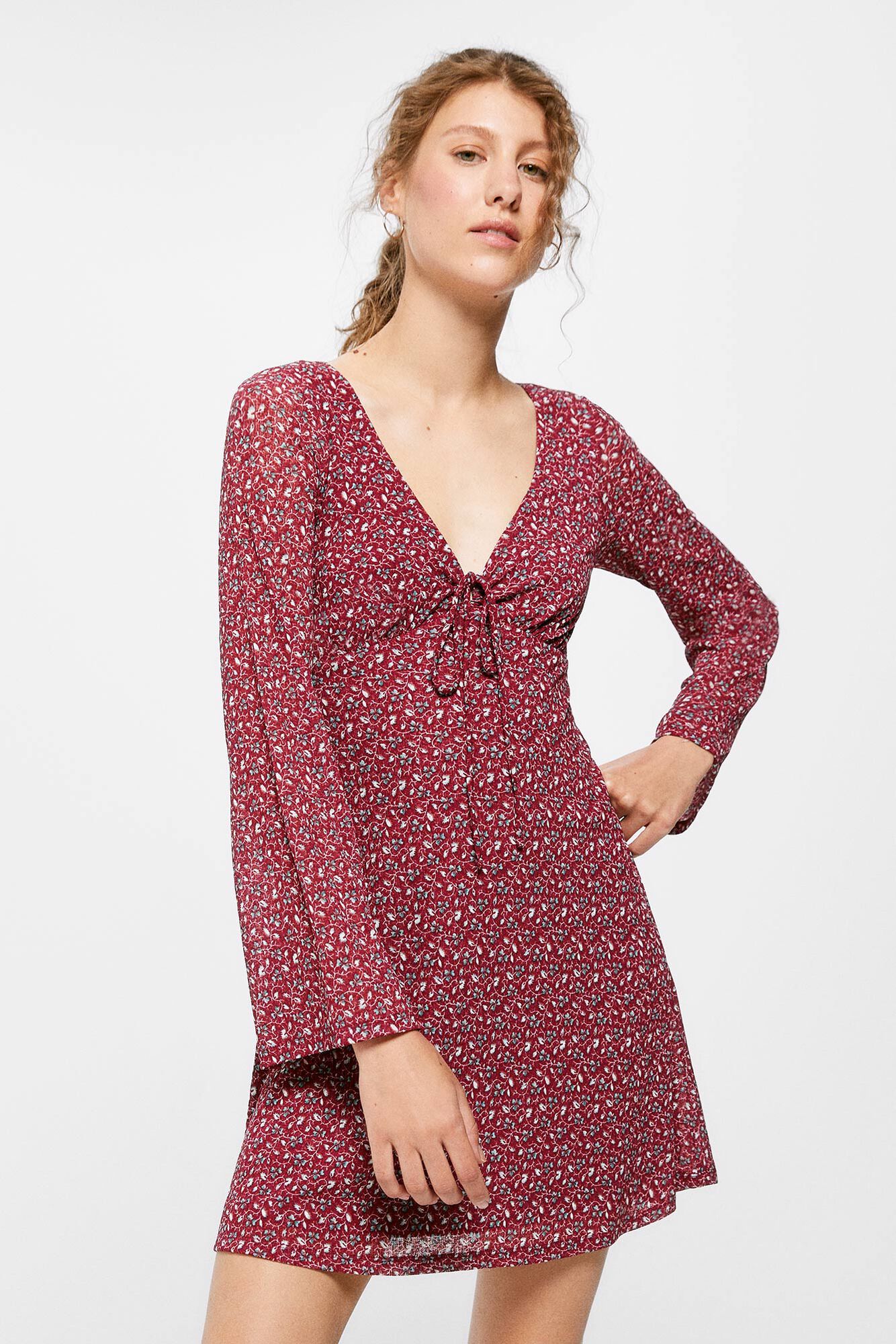 Vestido curto de manga sino