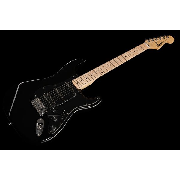 Squier Sonic Strat HSS Black Bundle