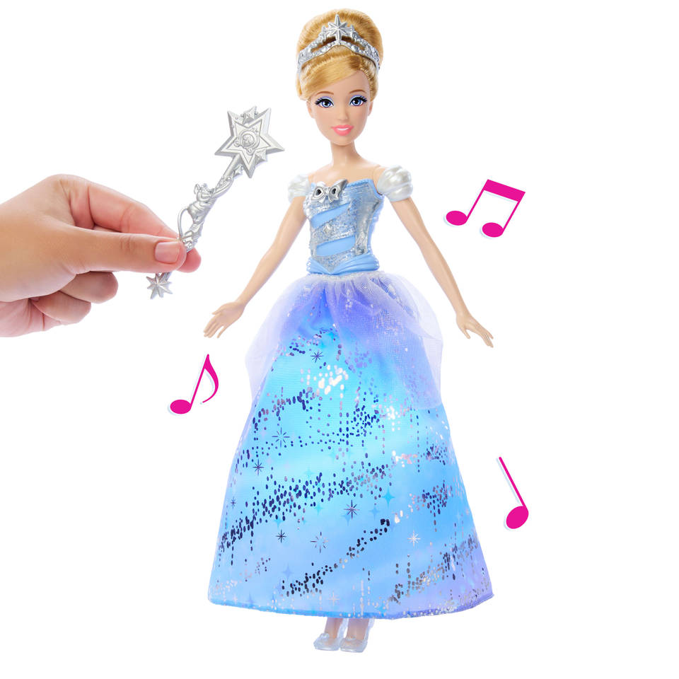 Disney prinses Assepoester en haar betoverende baljurk