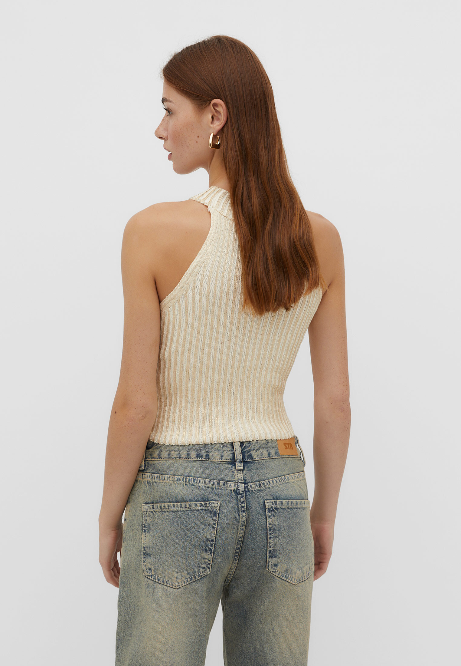 Top halter em tricô metálico