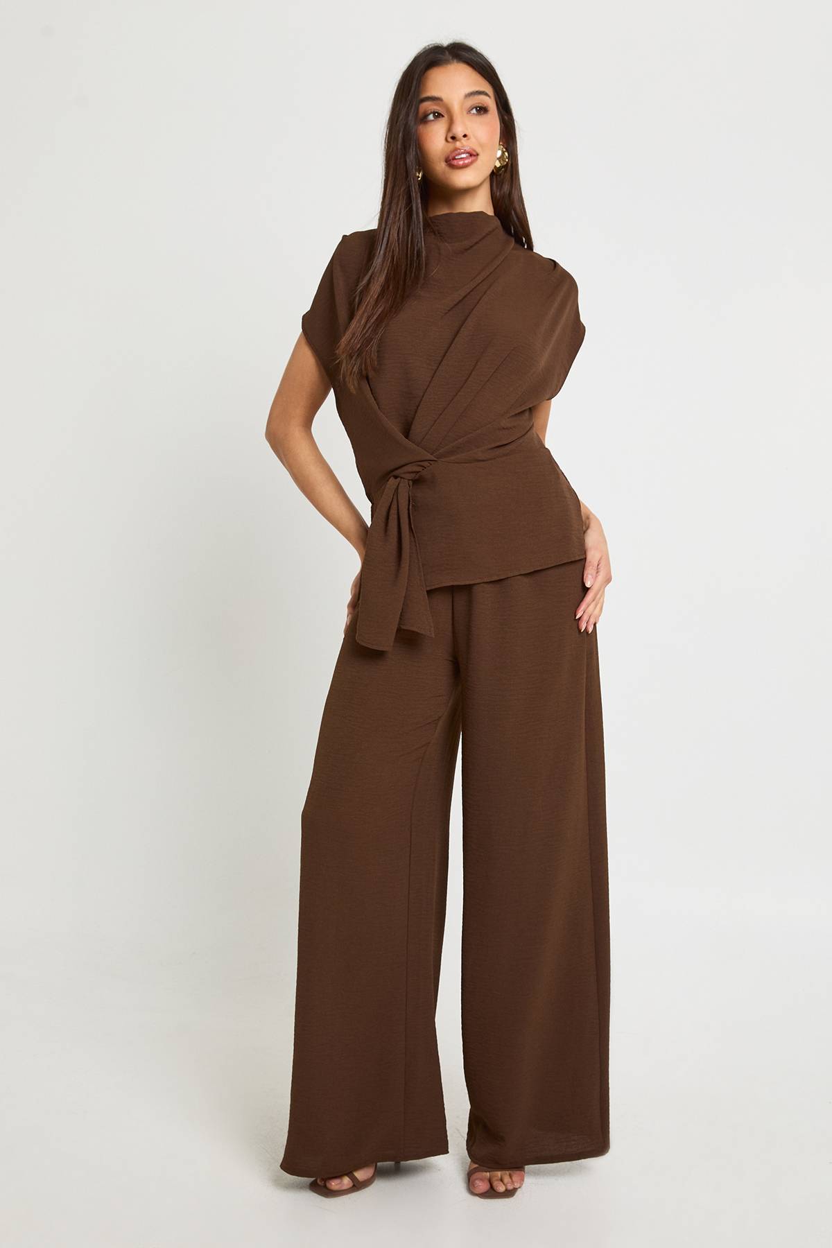 boohoo Blouse drapée en tissu & pantalon coordonné