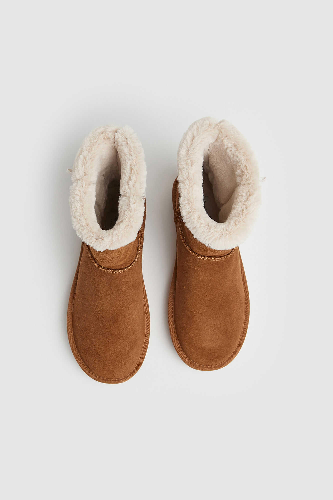 botas de camurça até o tornozelo