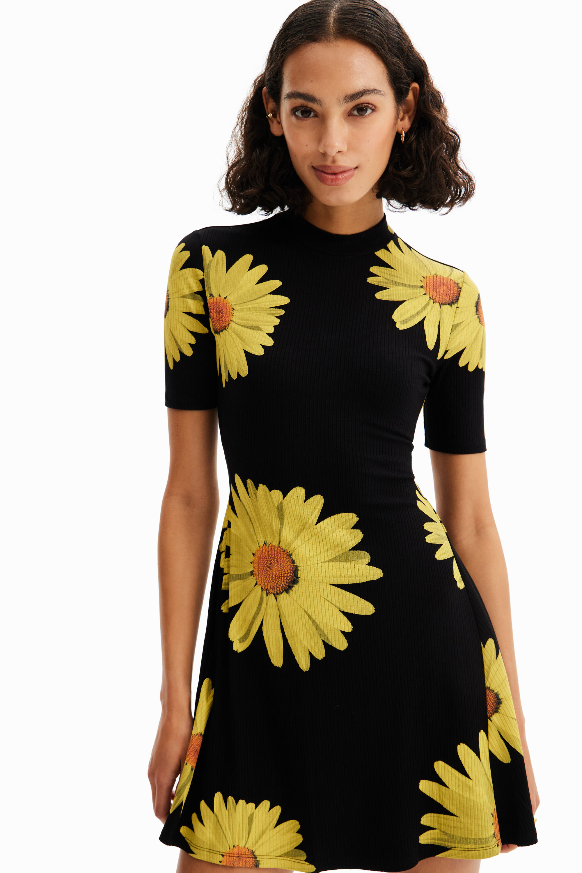 Vestido curto para margaritas M. Christian Lacroix