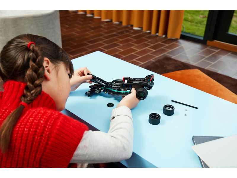 LEGO® Technic Mercedes-AMG F1 W14 E Performance Pull-Back 4 Cooles Motorsport-Bauset