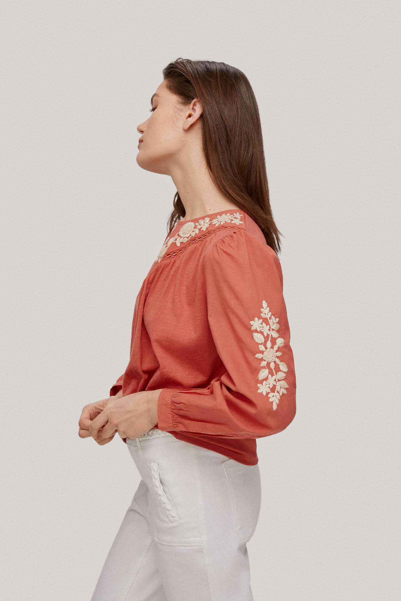 Camiseta bordada à mão - Laranja