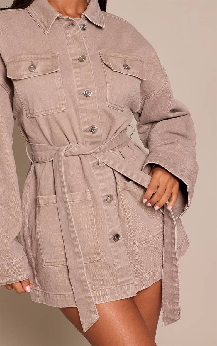 Champignon Robe En Denim Petite À Poches Utilitaires Et Ceinture À Nouer À La Taille