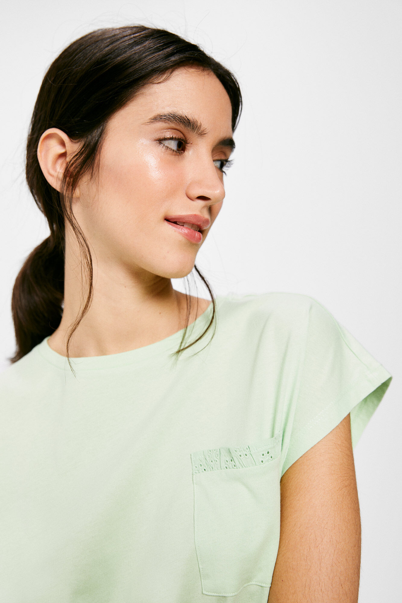 Camiseta de bolso bordada suíça - estampa verde