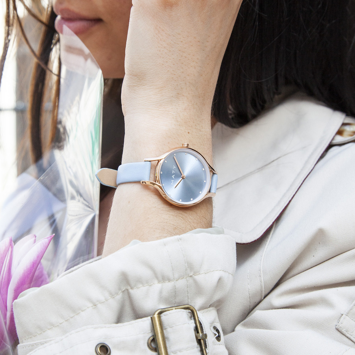 Montre femme dorée rose bracelet cuir bleu ciel