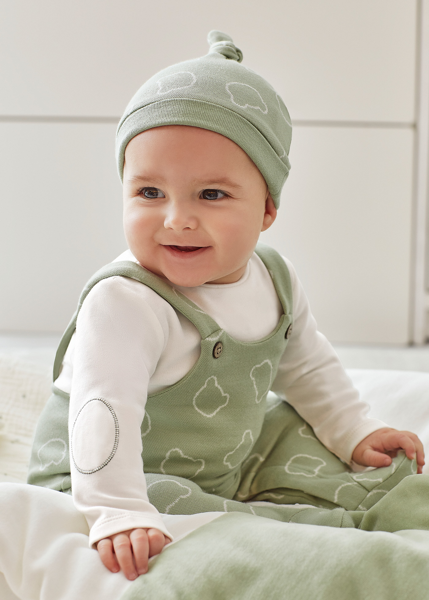 Macacão Better Cotton para recém-nascido com gorro