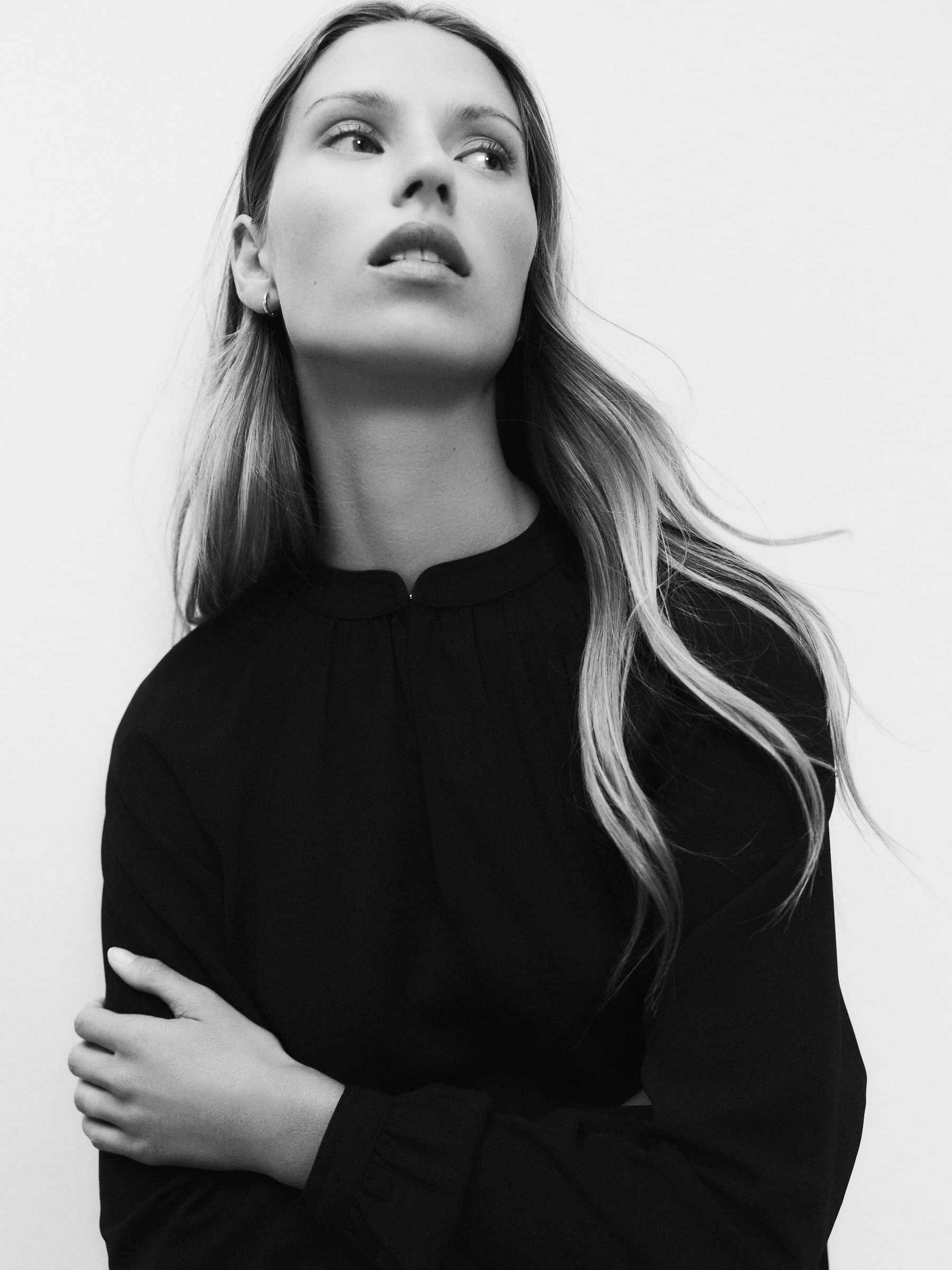 Zwart - Blouse met V-hals en lange mouwen