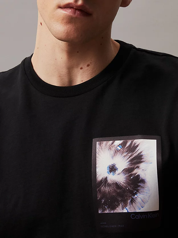 Camiseta com estampa floral