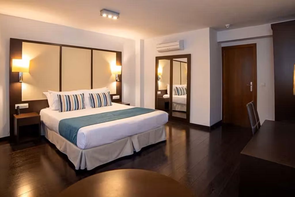 Fly & Go Occidental Pueblo Acantilado Logies en ontbijt - Hotel