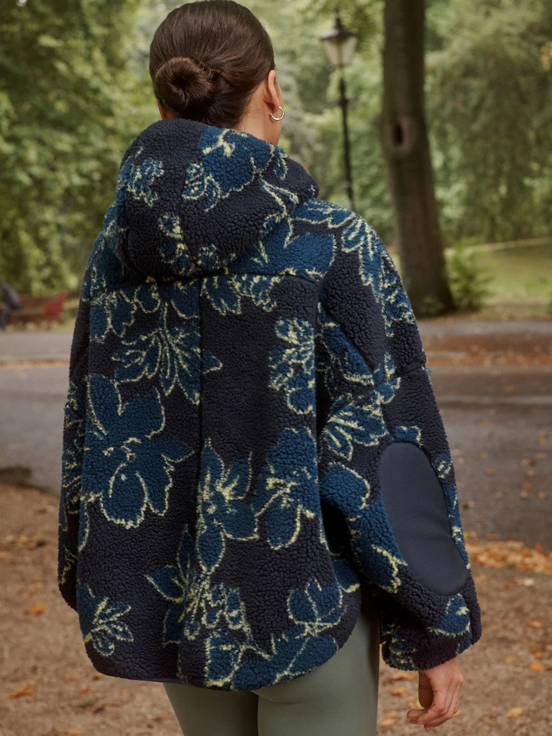 Marineblauwe bloemenprint - Active Borg Hooded Jacket