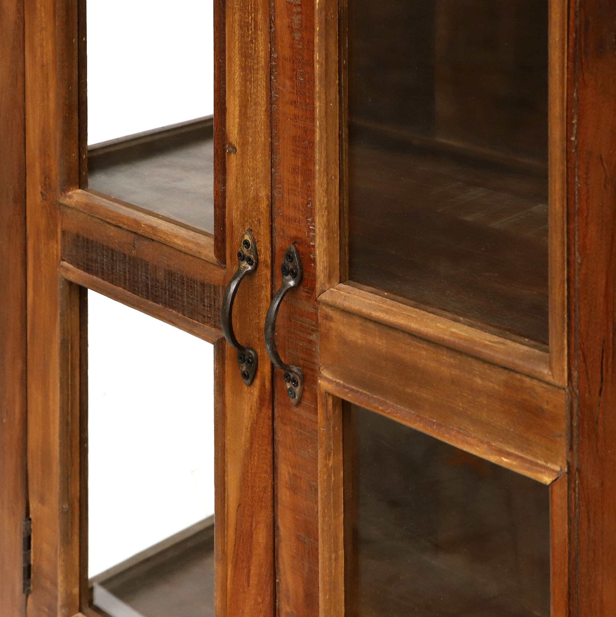 Vitrinenschrank 'Mal', aus recyceltem Holz, H 100 cm, B 79 cm, L 42 cm von fischer's lagerhaus