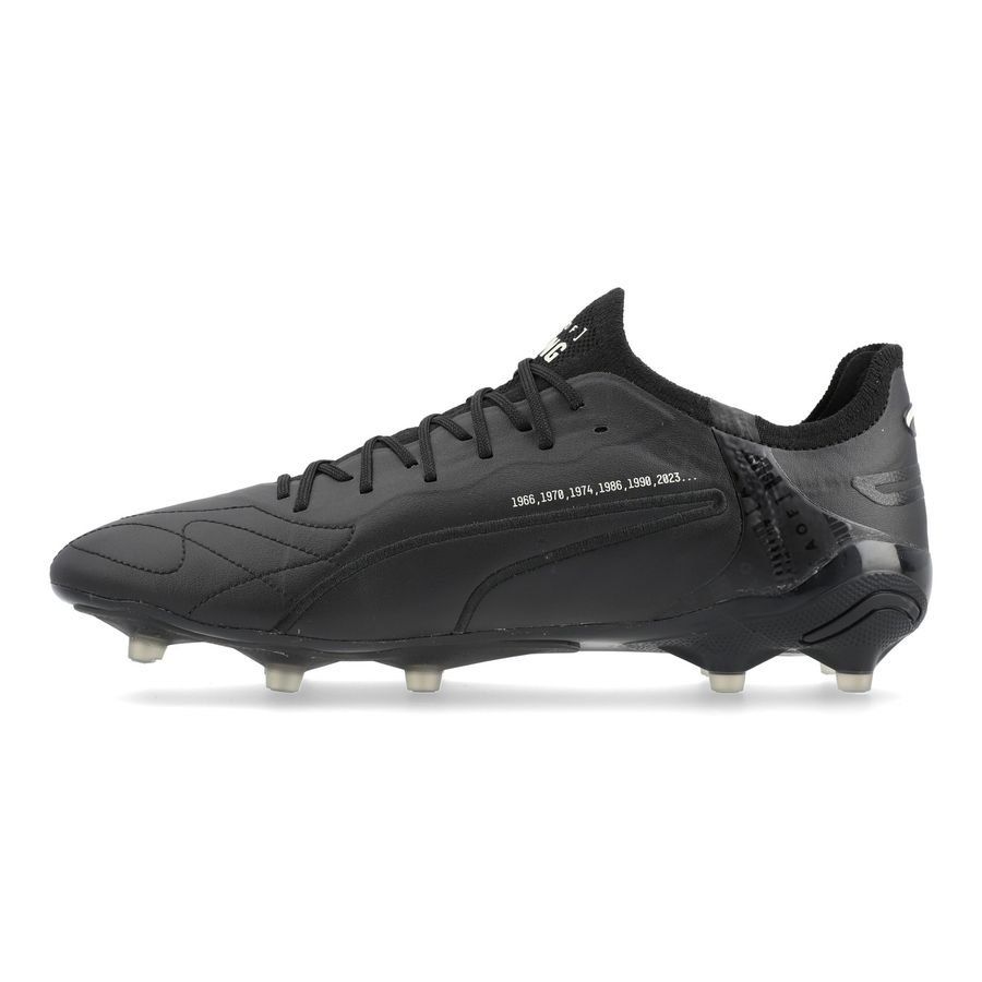 PUMA King Ultimate FG/AG Art of Football - Noir/Alpine Snow/Doré/Blanc ÉDITION LIMITÉE