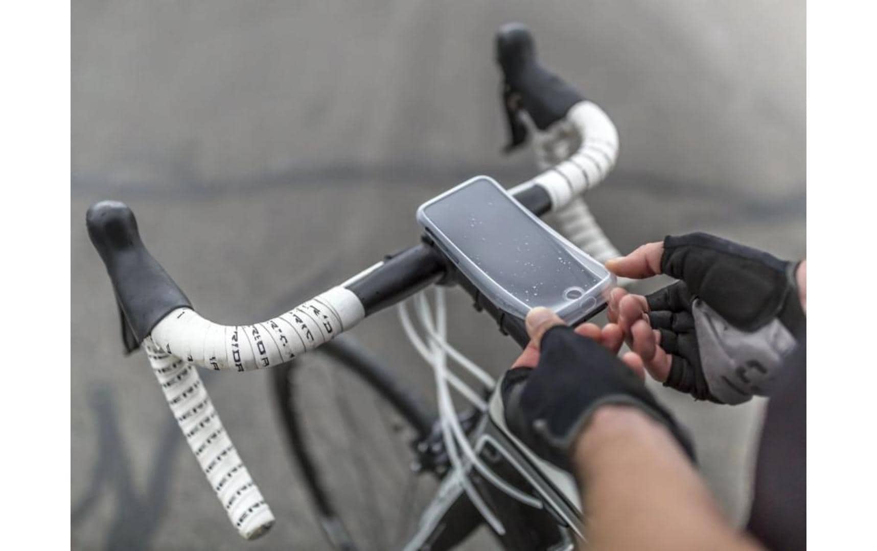 Sport- & Outdoorhülle MAG Poncho iPhone 12 miniWasserebenfallschützende Hülle für das iPhone 12 mini