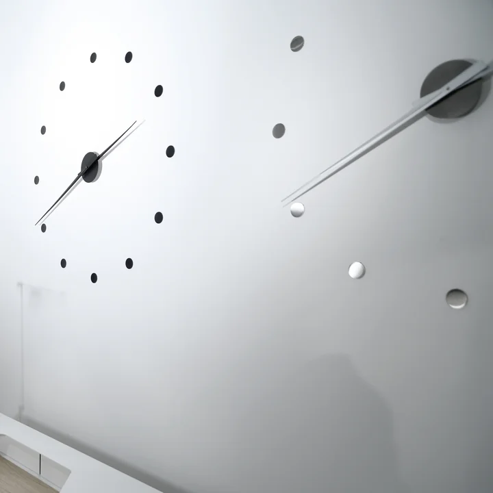 Radius Design - Flexible Wanduhr, weiss