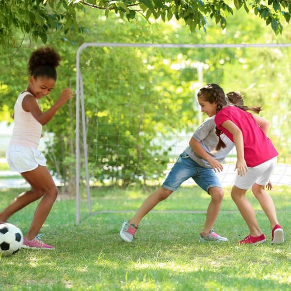 Fotballmål i hvitt stål
