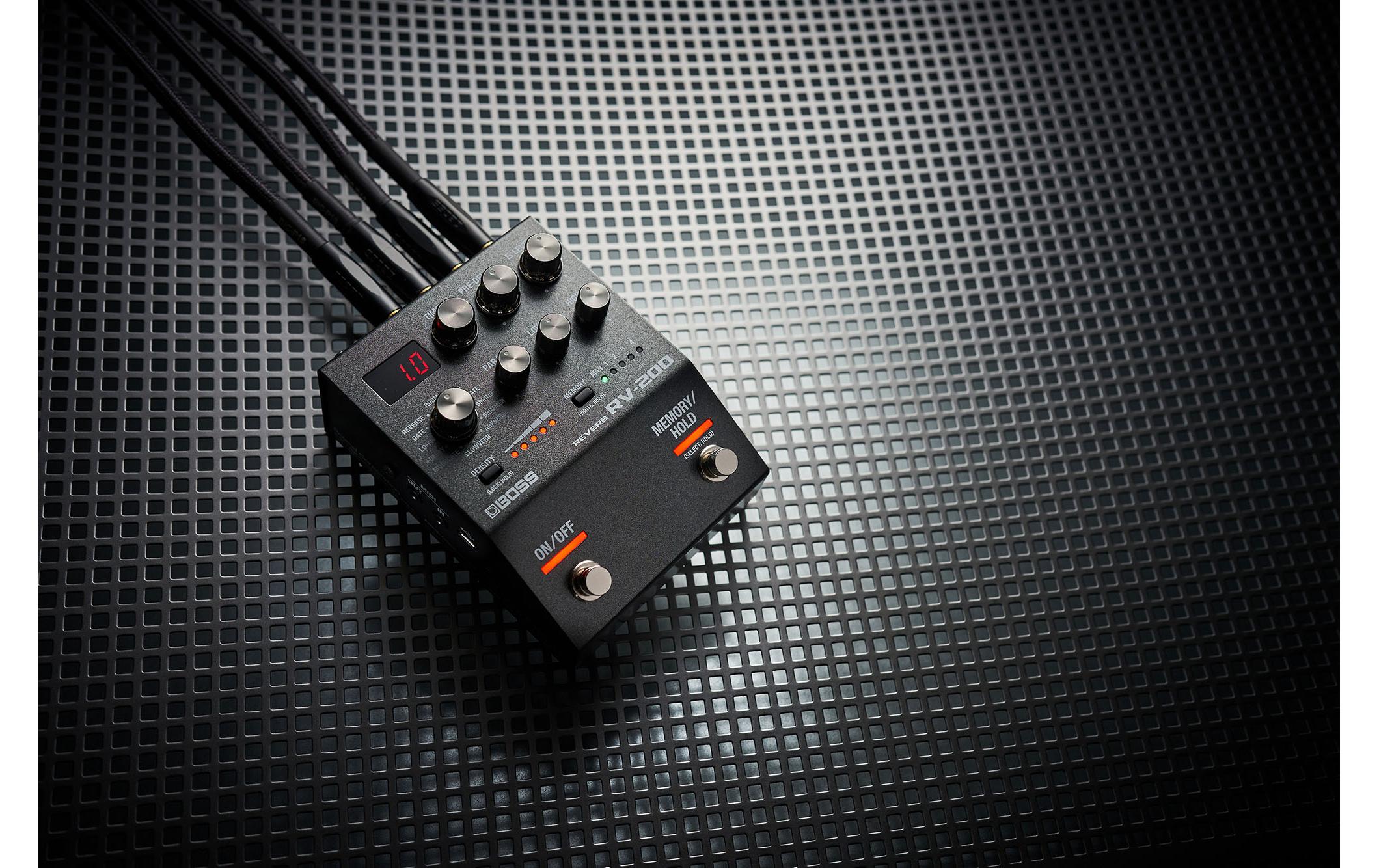 Effektgerät RV-200<br>12 inspirierende Reverb-Effekte und ausdrucksstarke Performance-Tools in einem vielseitigen Pedal