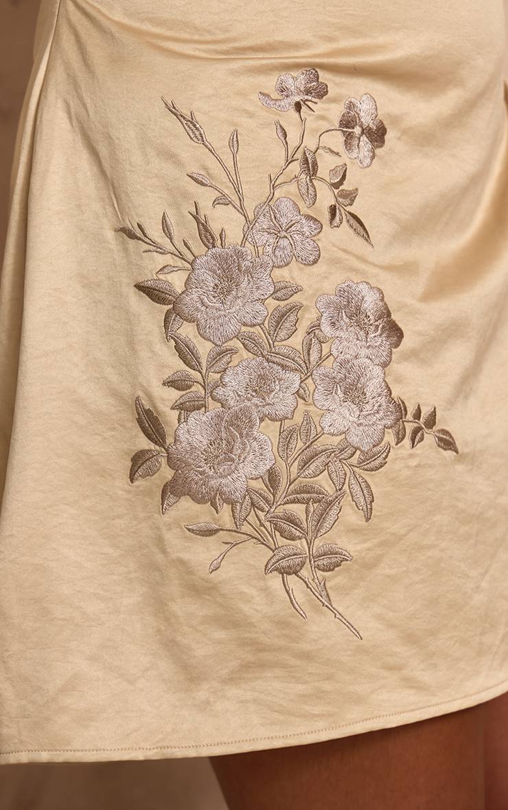 Gris Pierre Plt Label Plus Robe Moulante Satinée Brodée À Dos Drapé