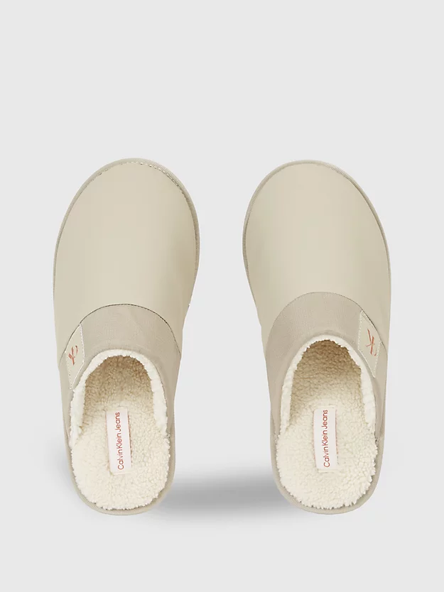 Chinelo mule de couro sintético