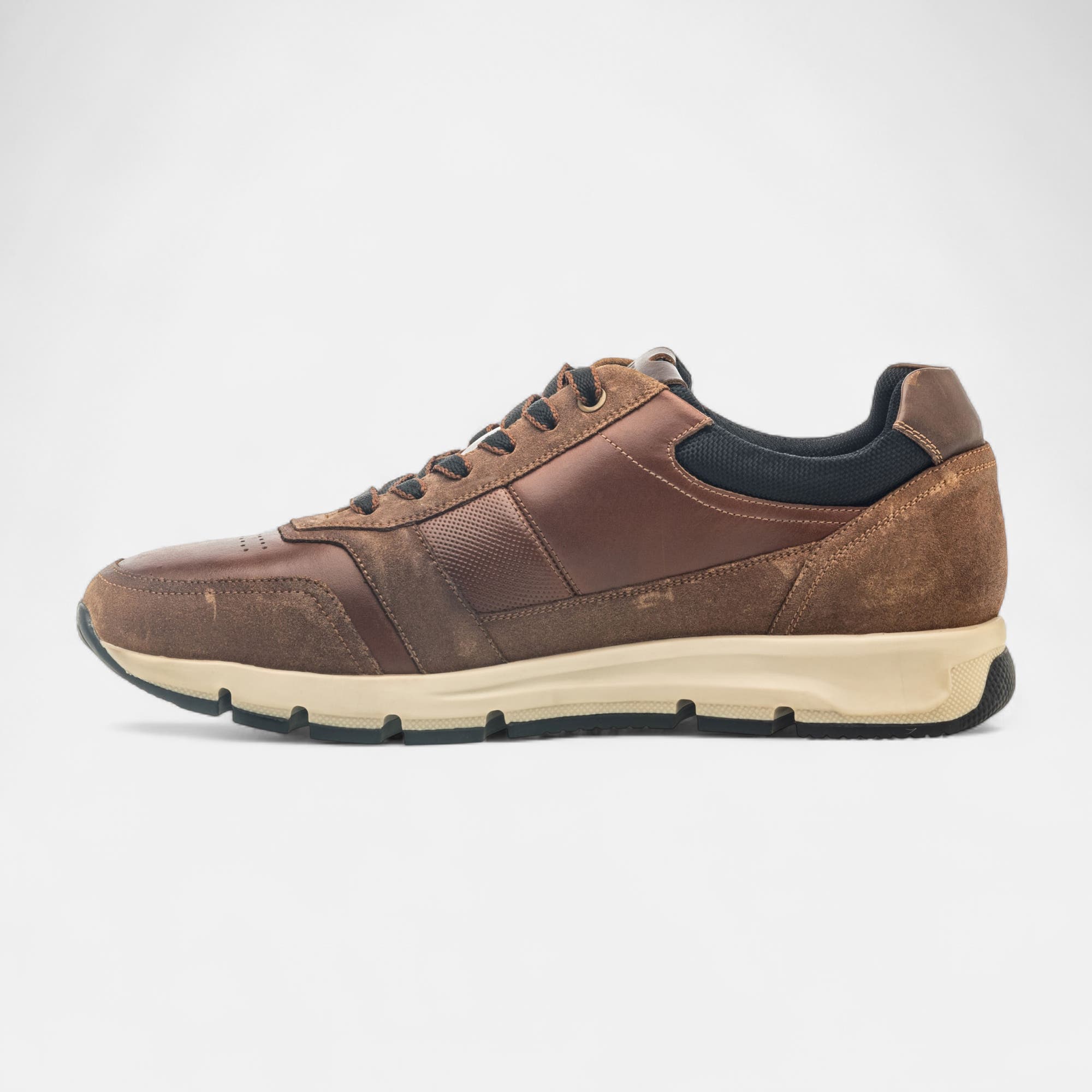 Baskets basses Homme en cuir cognac