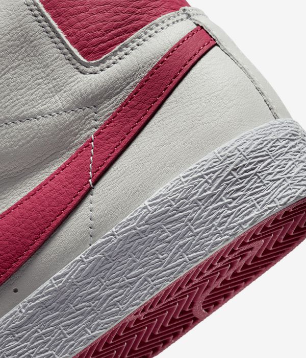 Nike SB Zoom Blazer Mid Iso Schuh (white sweet beet)