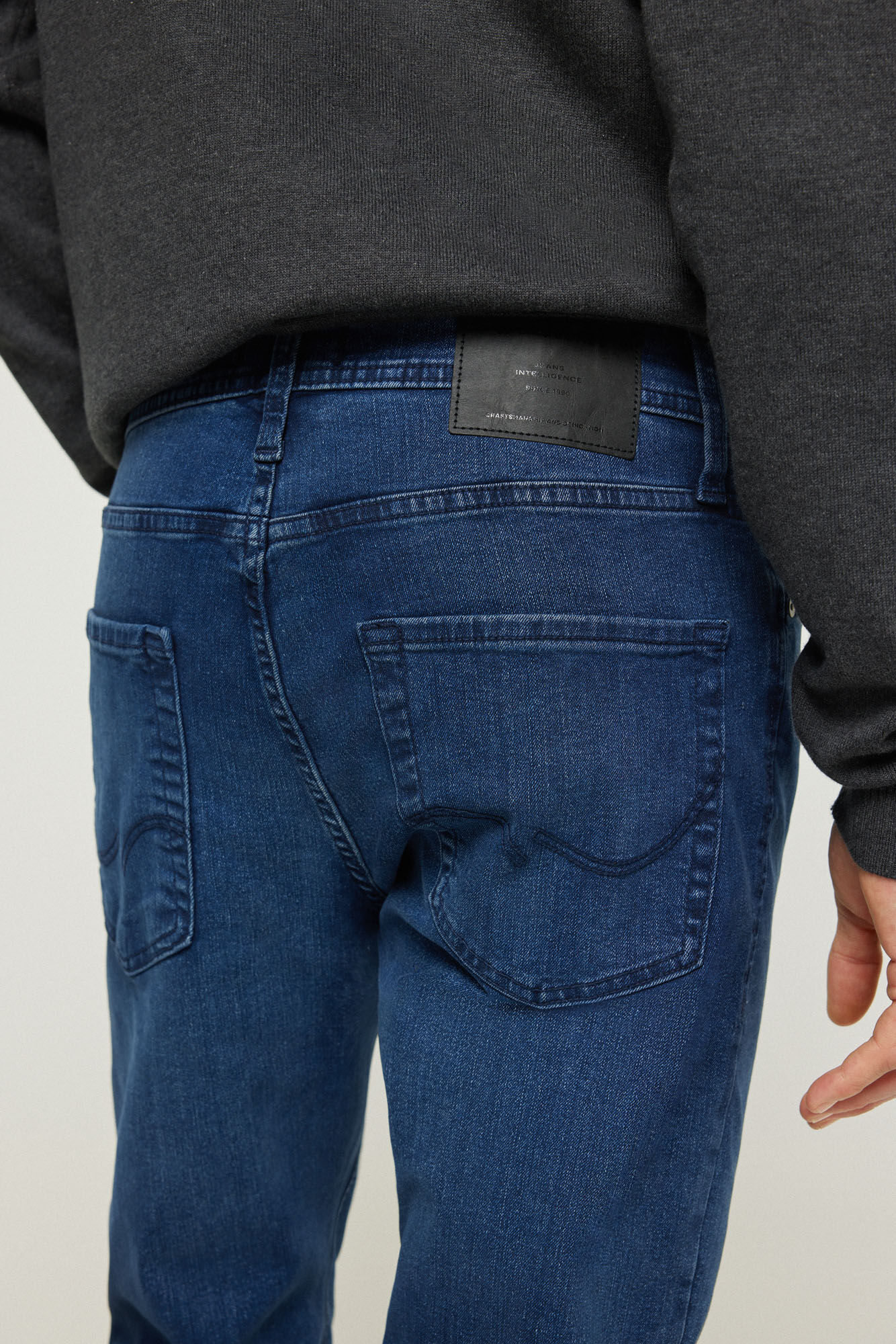 Calça jeans Mike com corte afunilado