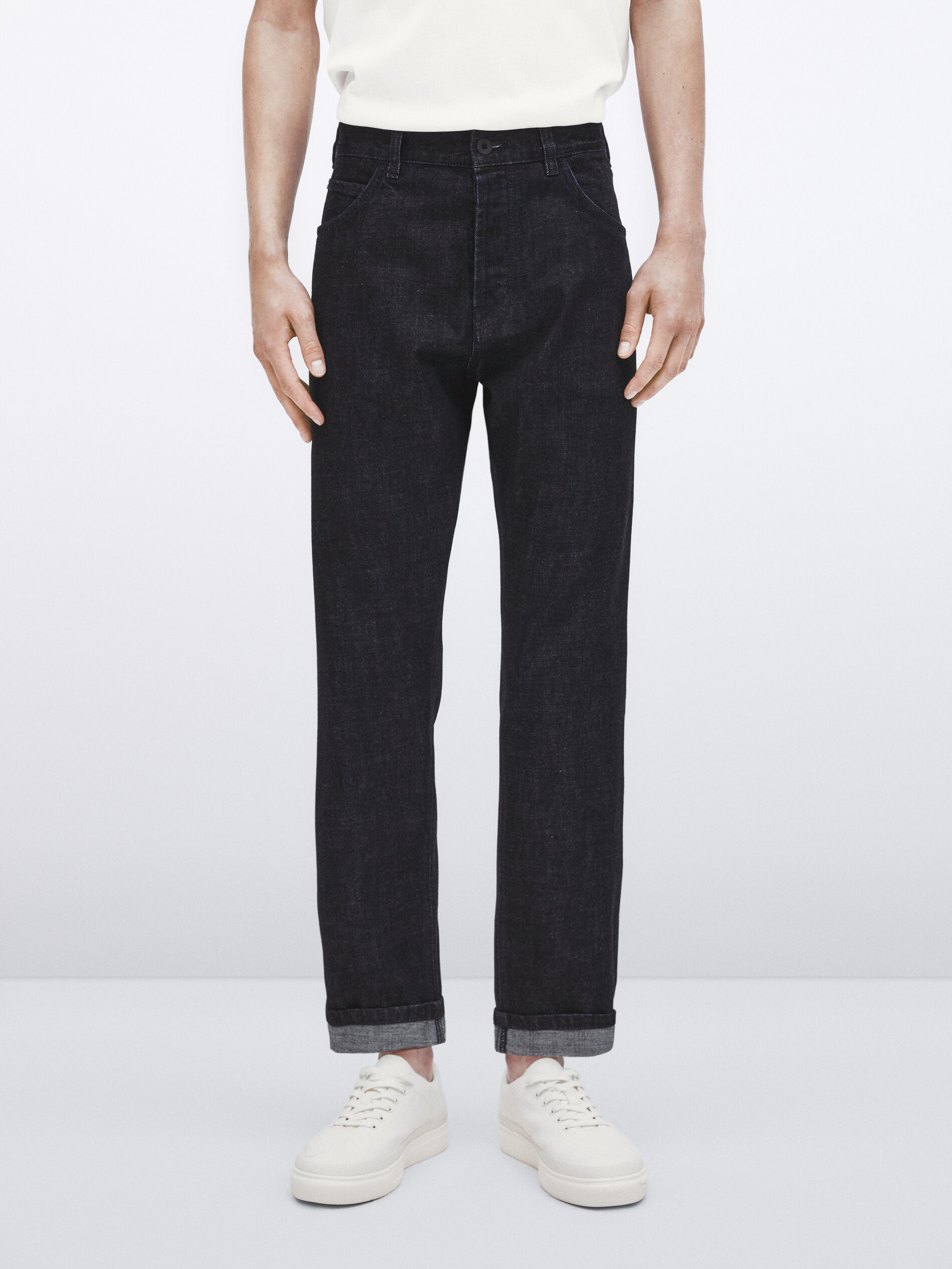 Calça jeans reta com bainha selvedge - Studio - INDIGO