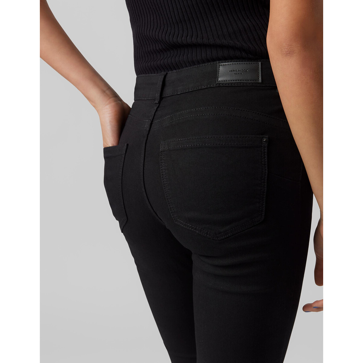 VERO MODA<br>Calça Jeans Slim Shape