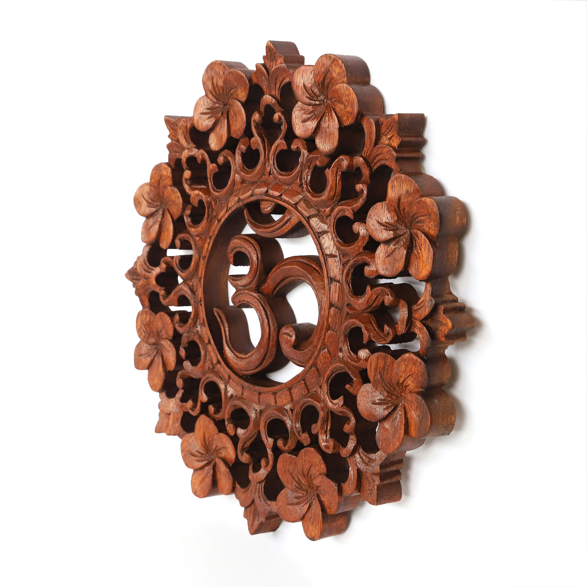 Holzrelief 'OM', handgeschnitzt, Ø 30 cm, L 2 cm von fischer's lagerhaus